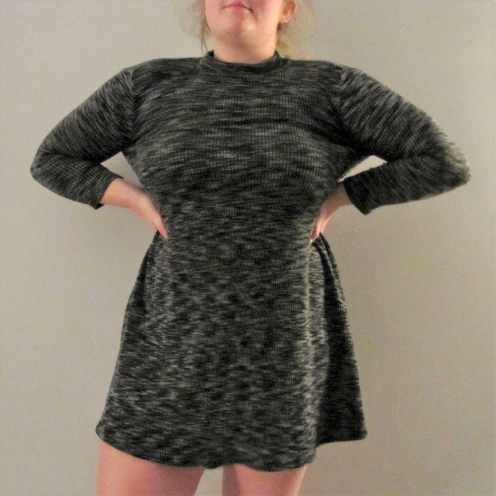 gray scale turtle neck dress 🤍